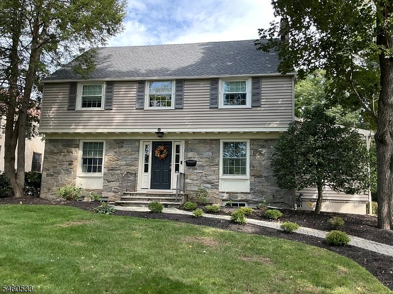 1st image of 200 Wychwood Rd