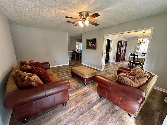 3rd image of 2601 Whippoorwill Ln