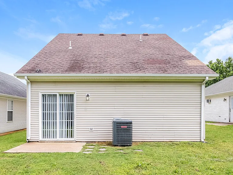 1464 Rochester Dr — Photo 17