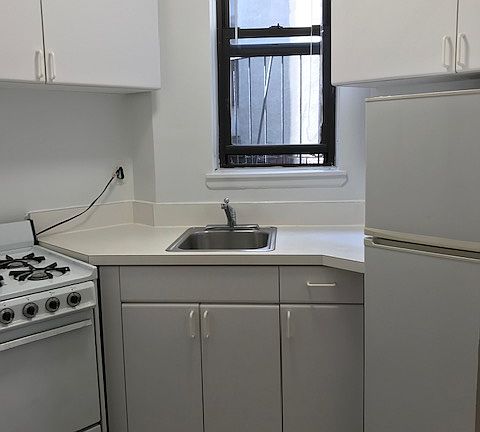 2nd image of 303 E 89th St APT 5A