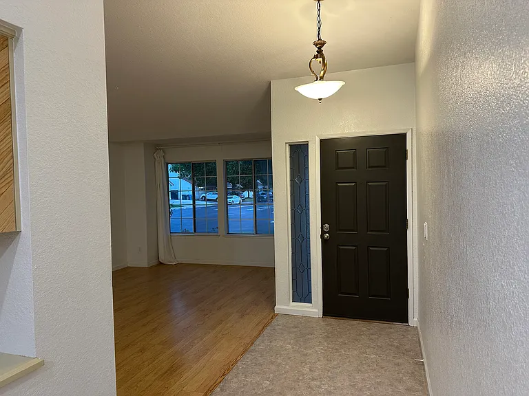 900 Quate Ct — Photo 8