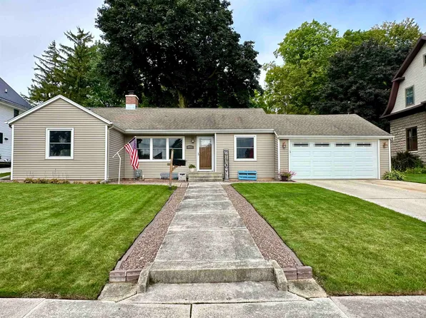 2211 Prospect St, New Holstein, WI 53061