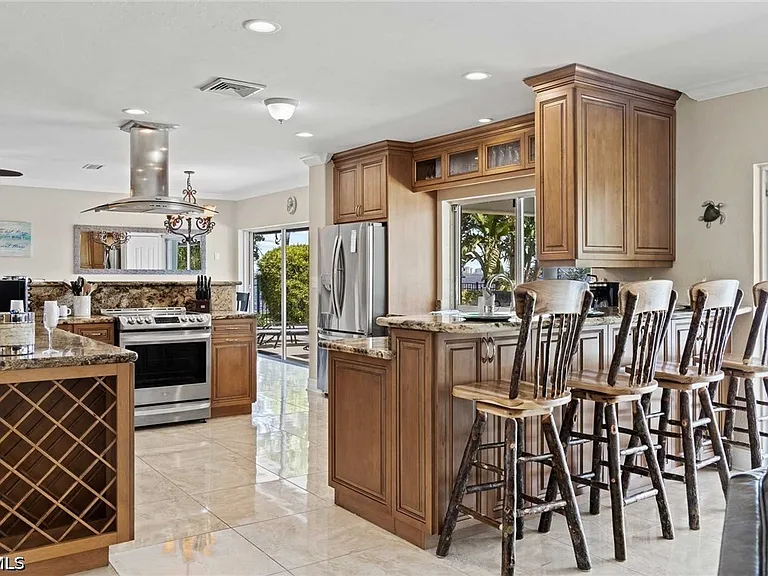 252 Bayshore Dr — Photo 6