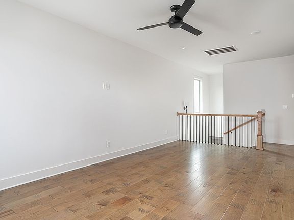 3rd image of 6 Barnhouse Ct
