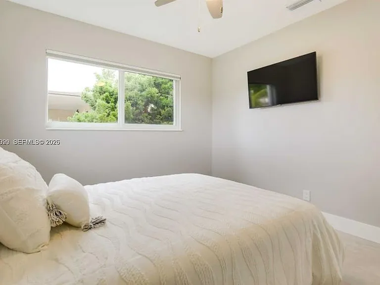 1321 NE 26th Ter — Photo 10