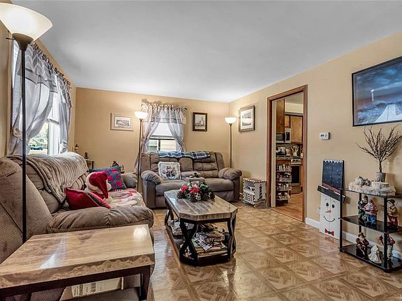 5th image of 155 Westbrook Dr