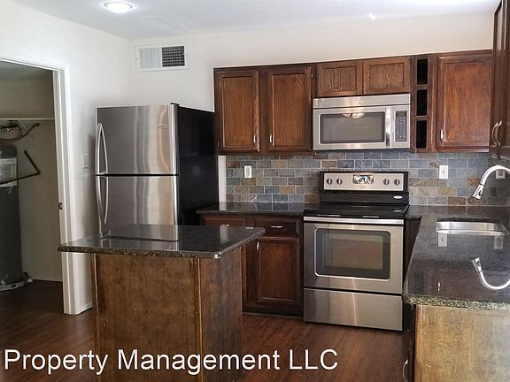 3rd image of 816 Netherland Dr