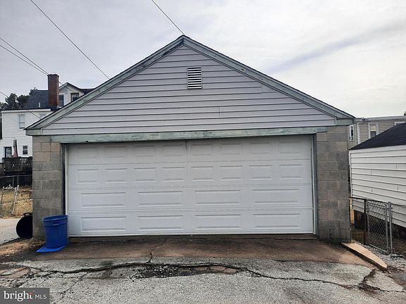 2nd image of 551 Delaware Ave