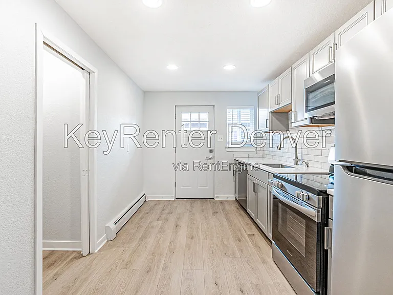 2356 S Linden Ct #B — Photo 14
