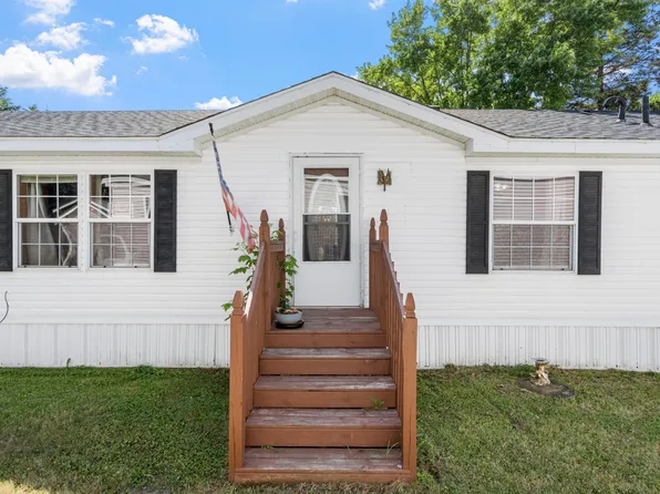 93 Riverside Ter, Watertown, MN 55388