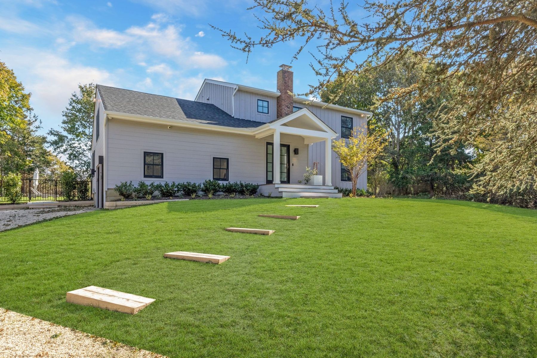 20 Barkers Island Rd in Southampton Out East