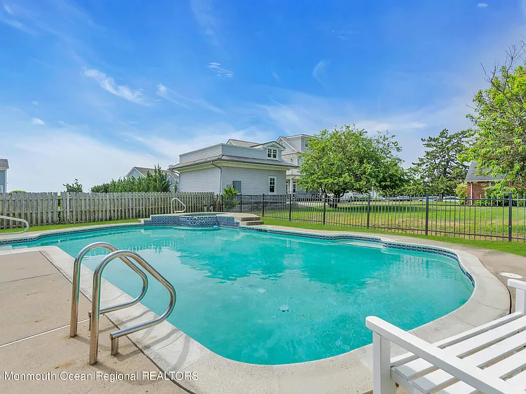 7 Howell Ave — Photo 45