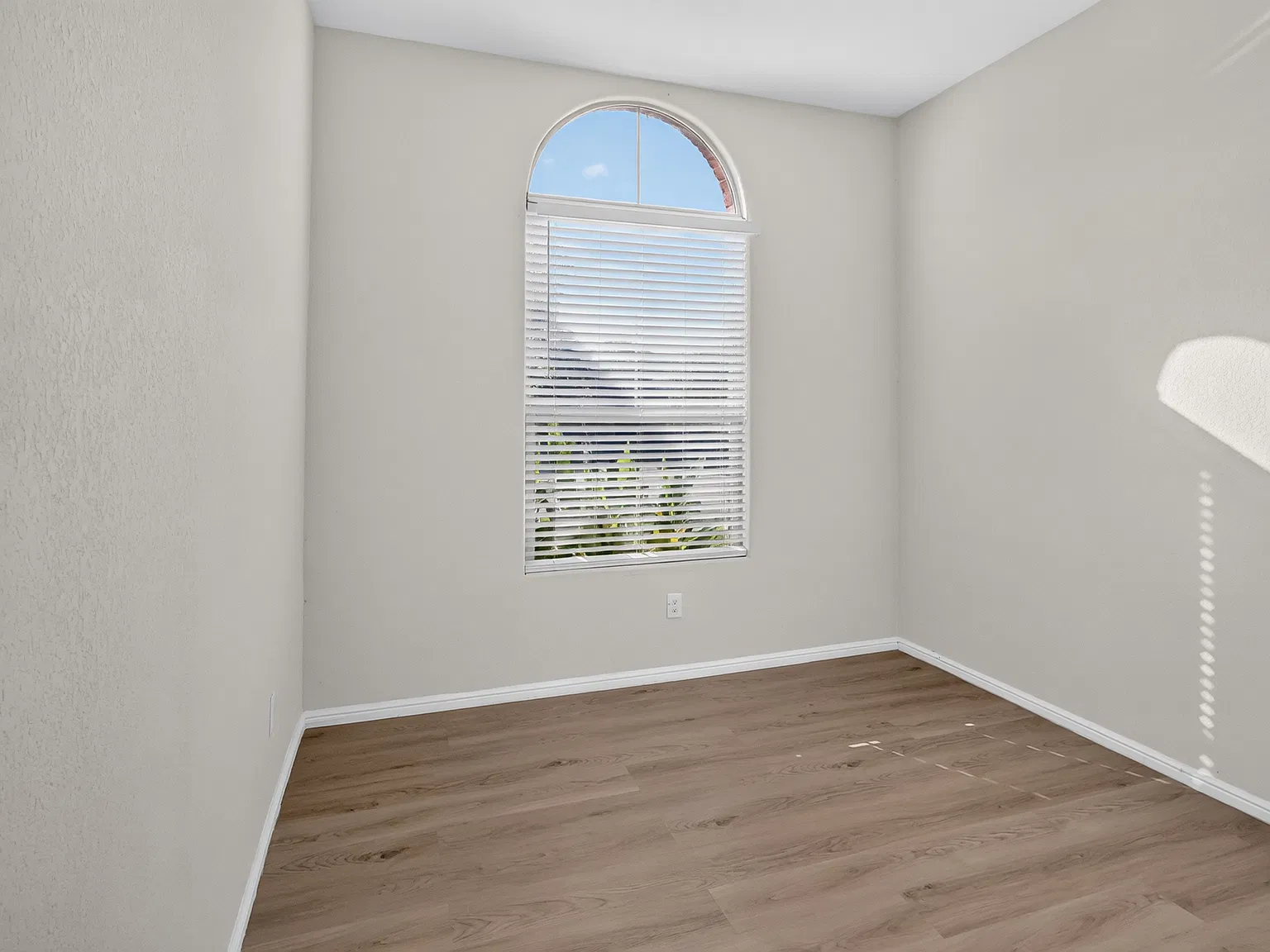 4 bed, 1802 sqft, $2,400 — Photo 4