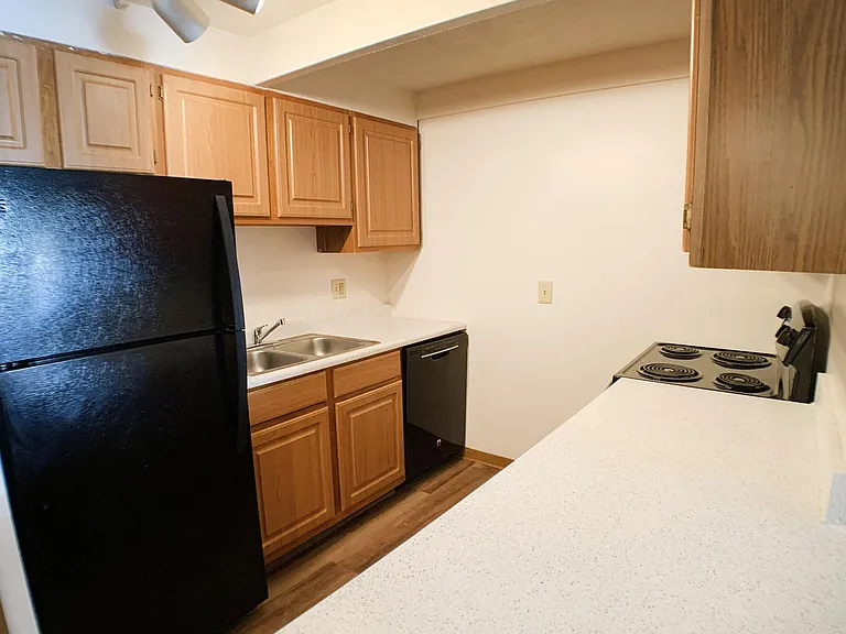 Wyndemere Apartments — Photo 42