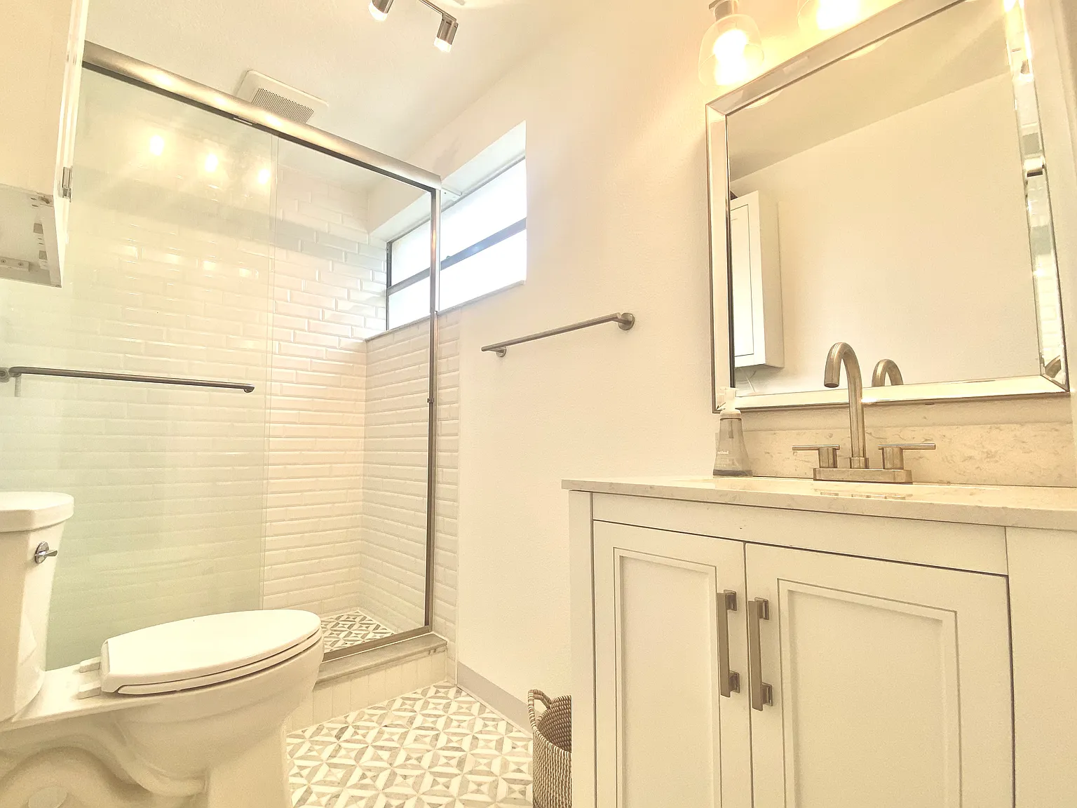 2 bed, 820 sqft, $1,900 — Photo 2