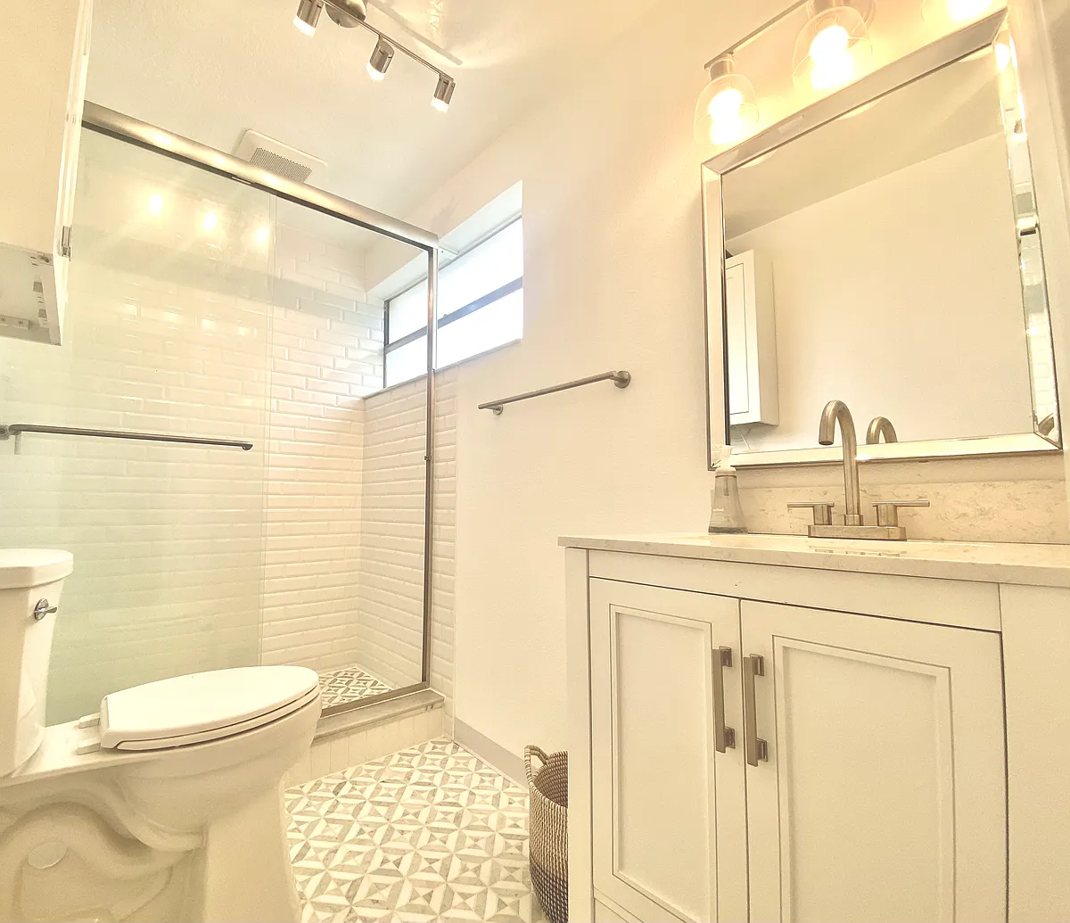 Building Photo - 1754 Pineapple Ave #2