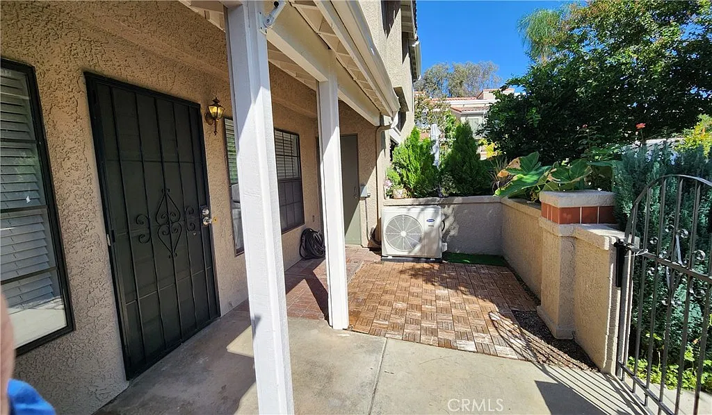 2 bed, 1.5 bath, 932 sqft, $2,400 — Photo 3