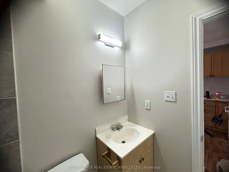 186 Spadina Rd #MAIN FLOOR — Photo 25