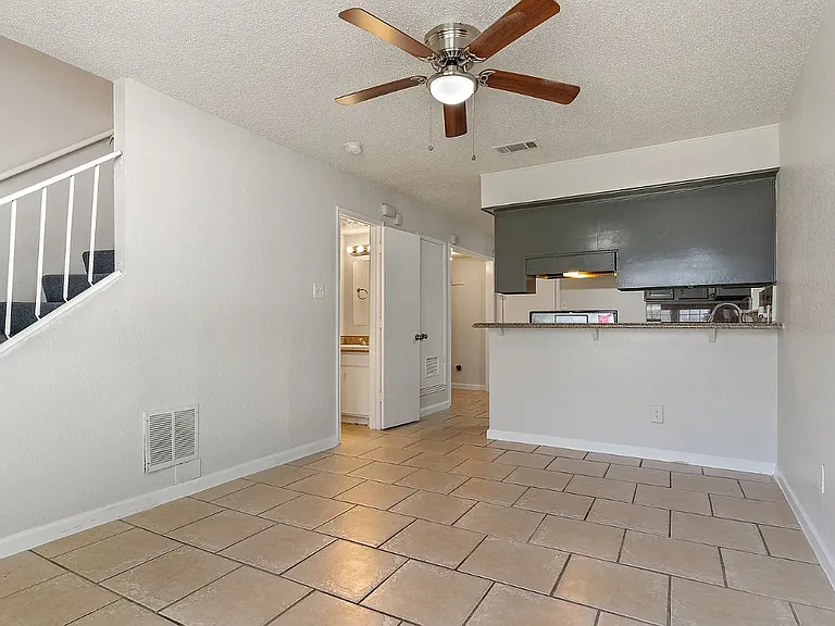 4935 Miller Ave — Photo 6