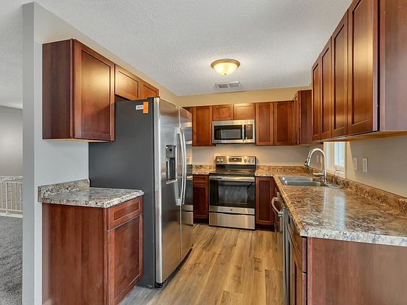 2nd image of 848 Cumming Ln