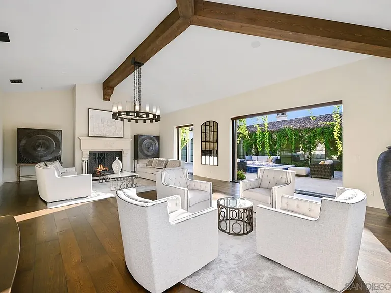 7031 Las Colinas — Photo 10
