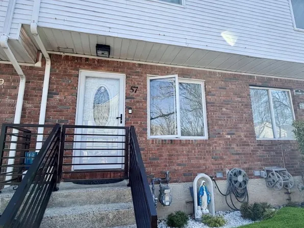 57 Country Ln, Staten Island, NY 10312