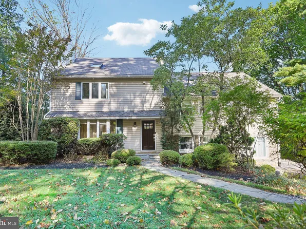 641 Pugh Rd, Wayne, PA 19087