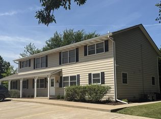 1414 S 14th St APT B, Saint Charles, IL 60174