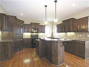 3rd image of 4406 NE 95th Ct