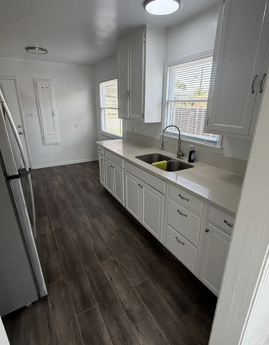 3 bed, 1.0 bath, 1060 sqft, $1,850 — Photo 3