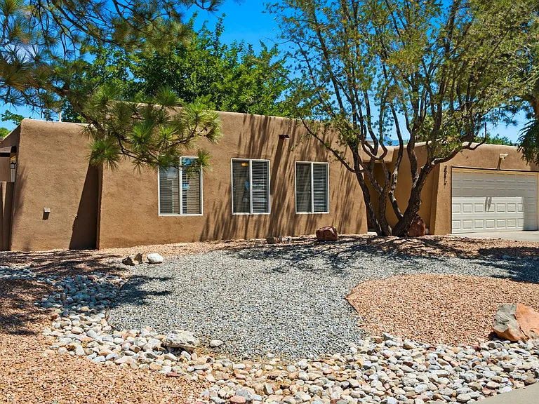 9817 Mary Ellen Pl NE — Photo 1