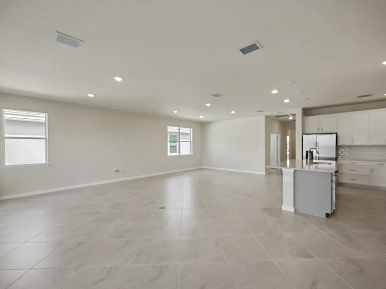 14172 SW Incarnadine Ln — Photo 5