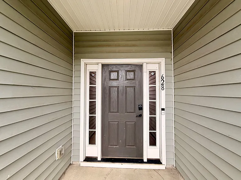 628 Colston Ln — Photo 2