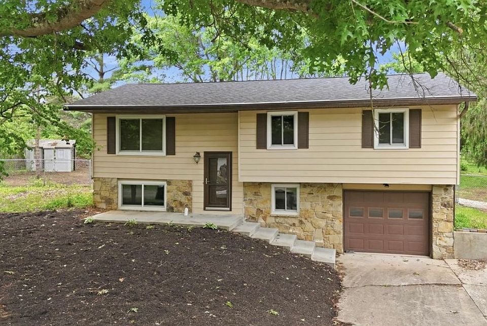 1st image of 110 S Pine Cone Ct