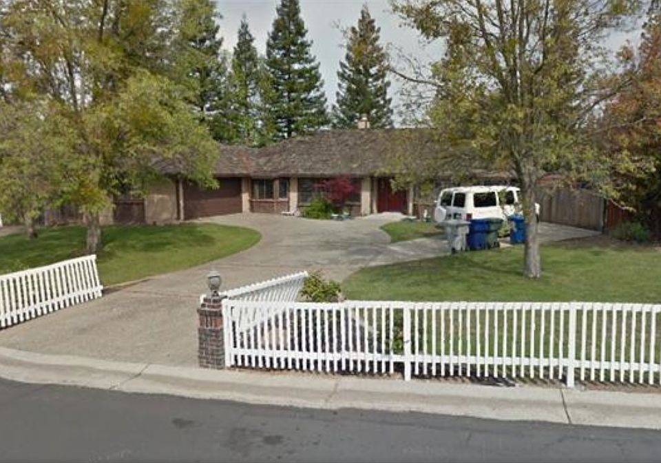 1st image of 303 Oak Canyon Way