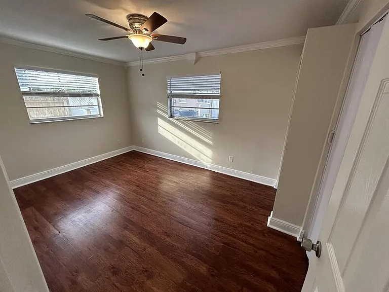 605 92nd Ave N #4 — Photo 9