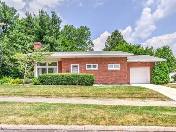 1313 Phelps Ave, Cuyahoga Falls, OH 44223