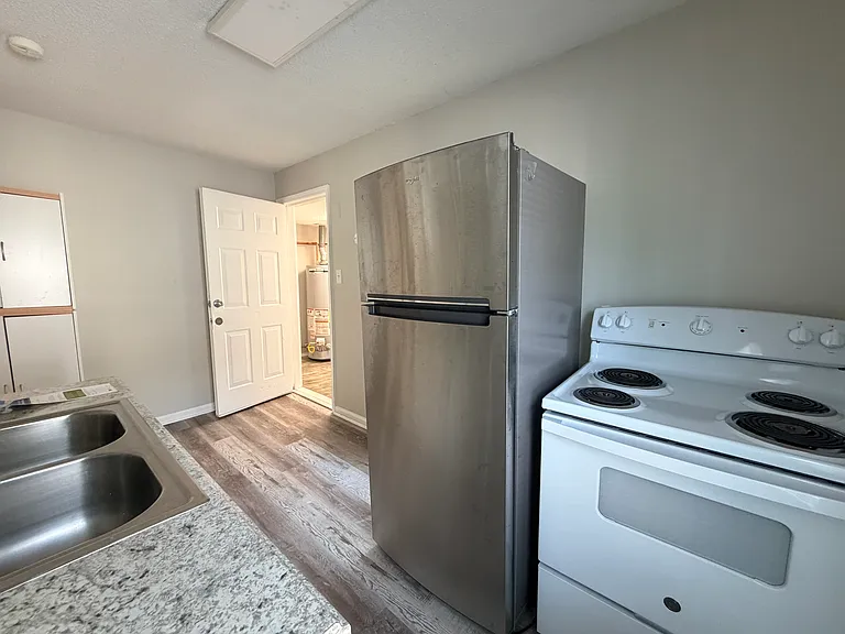 644 Gunn St — Photo 7