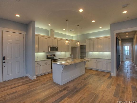 4th image of 30 Park St Unit A