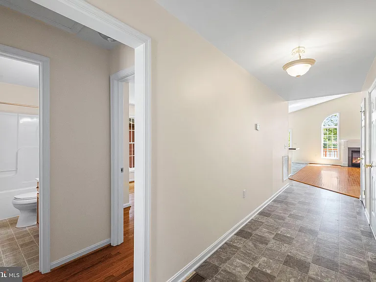 686 Lake Caroline Dr — Photo 6