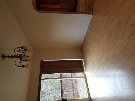 5th image of 22546 Sunridge Way NE