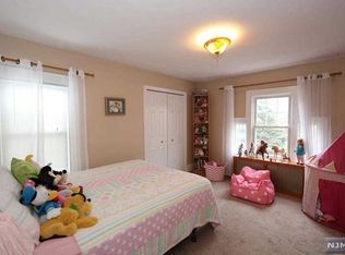 46 Riverside Ave, Lyndhurst, NJ 07071