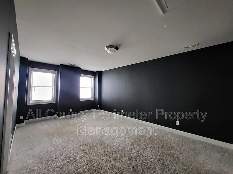 819 Olmsted Ln — Photo 19