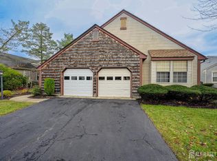 13 Benjamin Franklin Dr, Monroe Township, NJ 08831