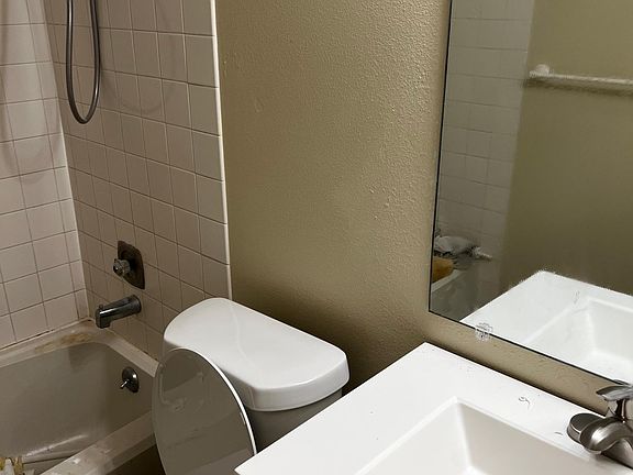 5th image of 130 Jasmine Woods Ct
