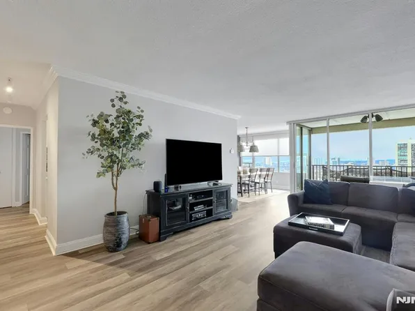 6 Horizon Rd #2209, Fort Lee, NJ 07024
