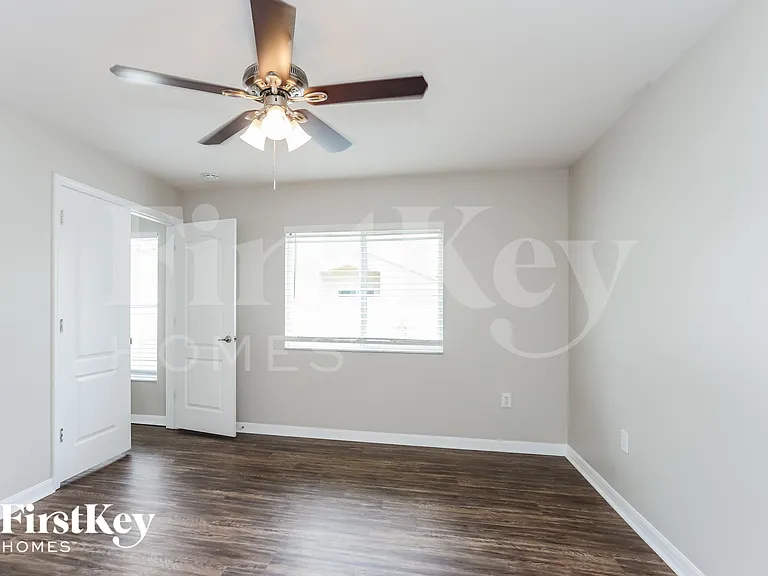 811 15th St NE — Photo 7
