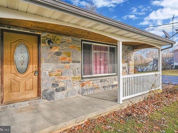 4th image of 141 Plum Hill Rd