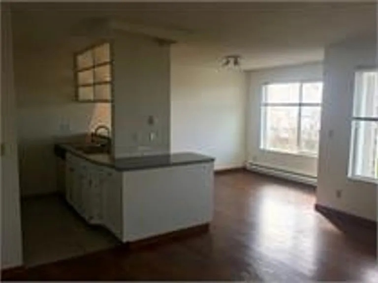 615 N State St — Photo 6