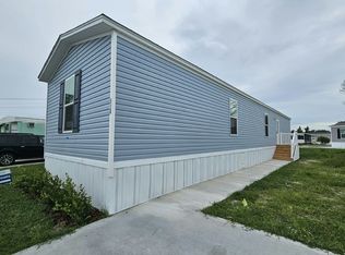 518 Suwanee Dr, North Fort Myers, FL 33917